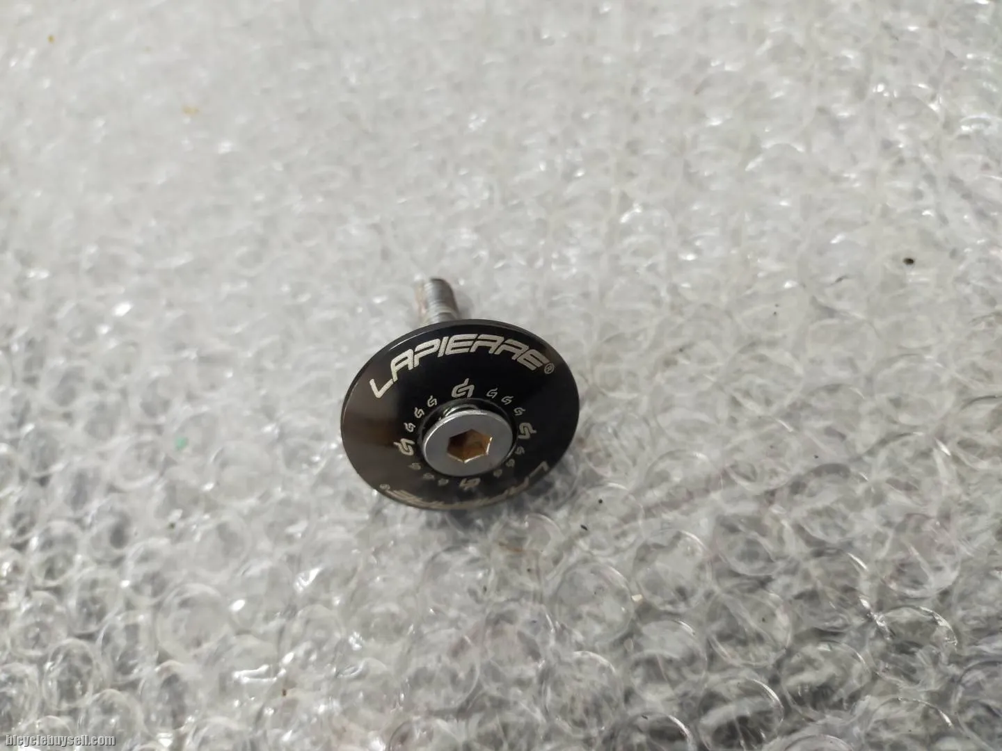 LAPIERRE TOP CAP - USED LESS THAN 3 MONTH