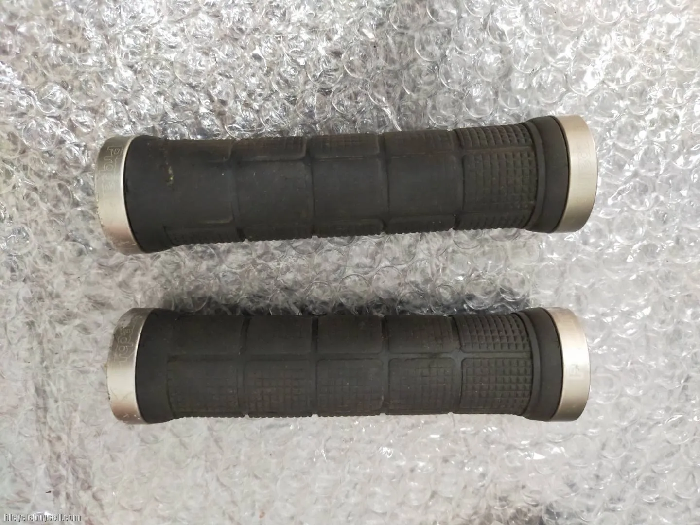 PROPALM USED GRIP WITH LOCK ON TYPE - USED LESS THAN 3 MONTHS