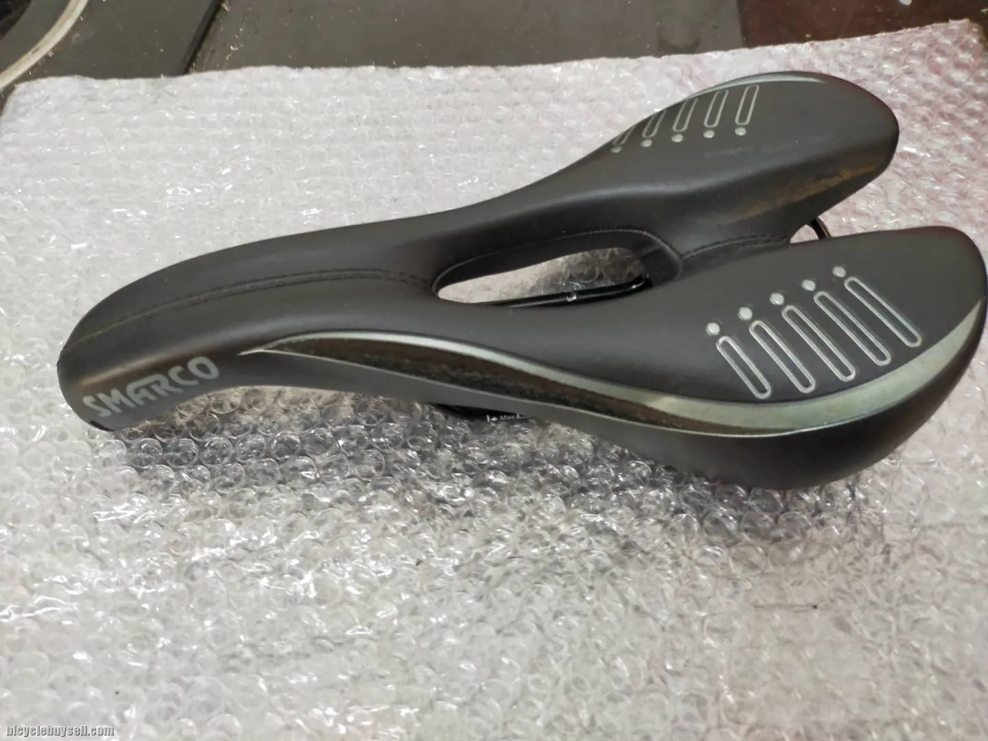 COMFORT SADDLE USED ONLY FEW RIDES - COMFORT SADDLE