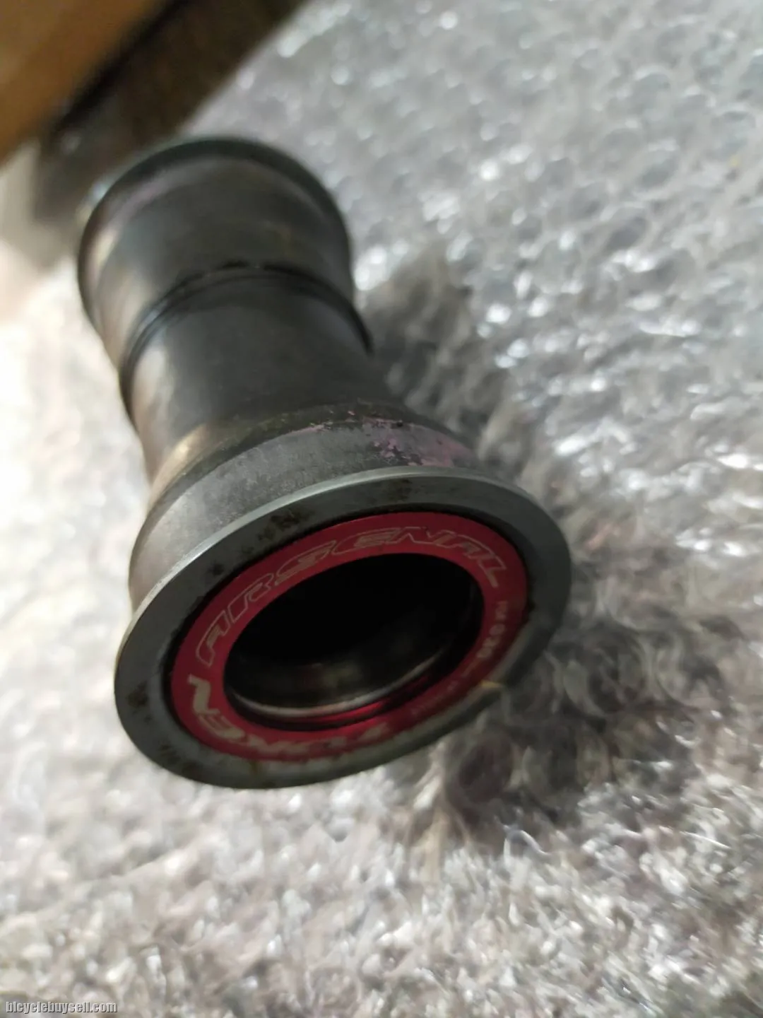 TOKEN PF30 BOTTOM BRACKET - TIP TIP JUST USED 2 RIDES ONLY - SELLING DUE TO CHANGE FRAME