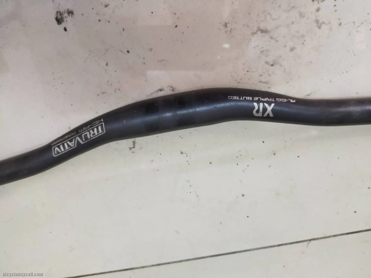 TRUVATIV RISER BAR USED 3 MONTH