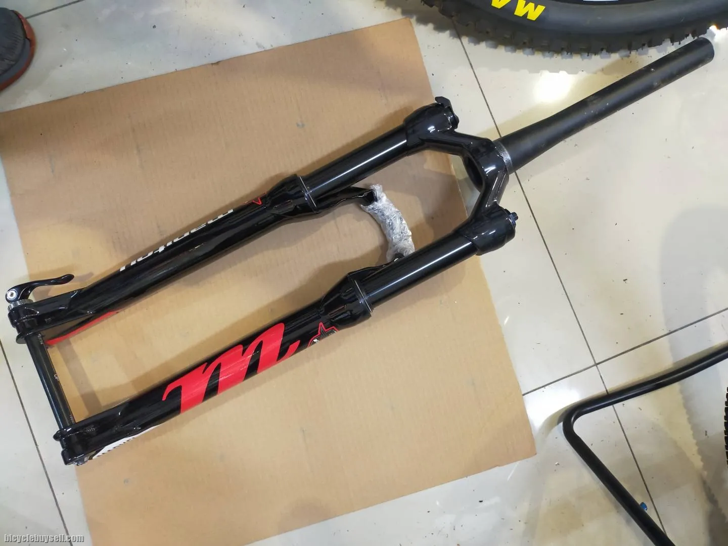 Manitou Marvel comp-1 air for 1.5kg 100mm travel 27.5 last unit clearance