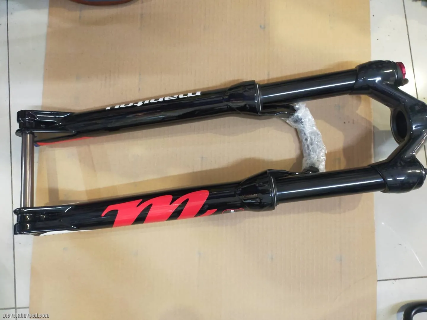Manitou Machete 27.5 100mm tappered thru axle last unit clearance