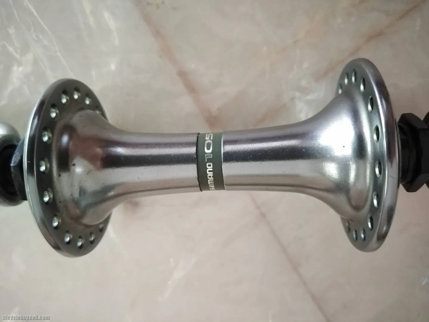 Shimano 105 Front Hub 36h with Skwer Nos