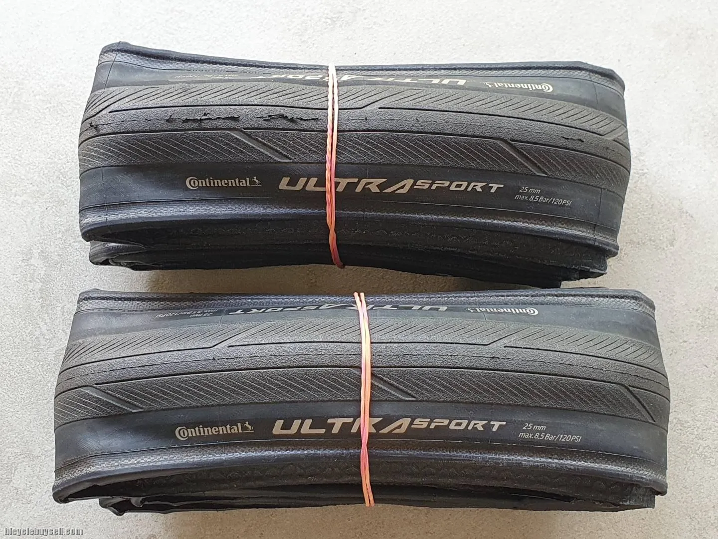 Continental Ultra Sport 3 700x25c folding road tires one pair