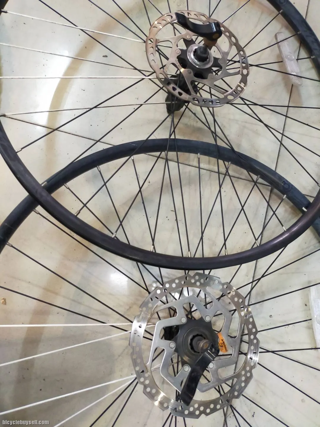 Shimano hubset, shadar spokes, alexrim 27.5 650b wheelset ready with rotors - used 5 months