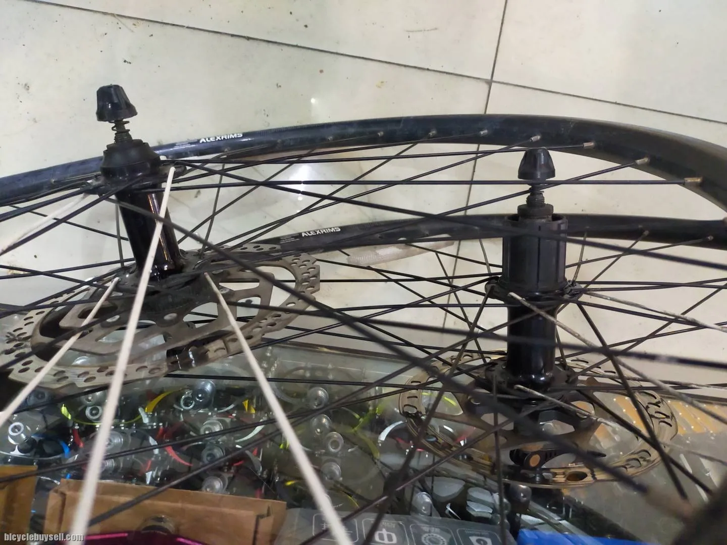 Shimano hubset, shadar spokes, alexrim 27.5 650b wheelset ready with rotors - used 5 months