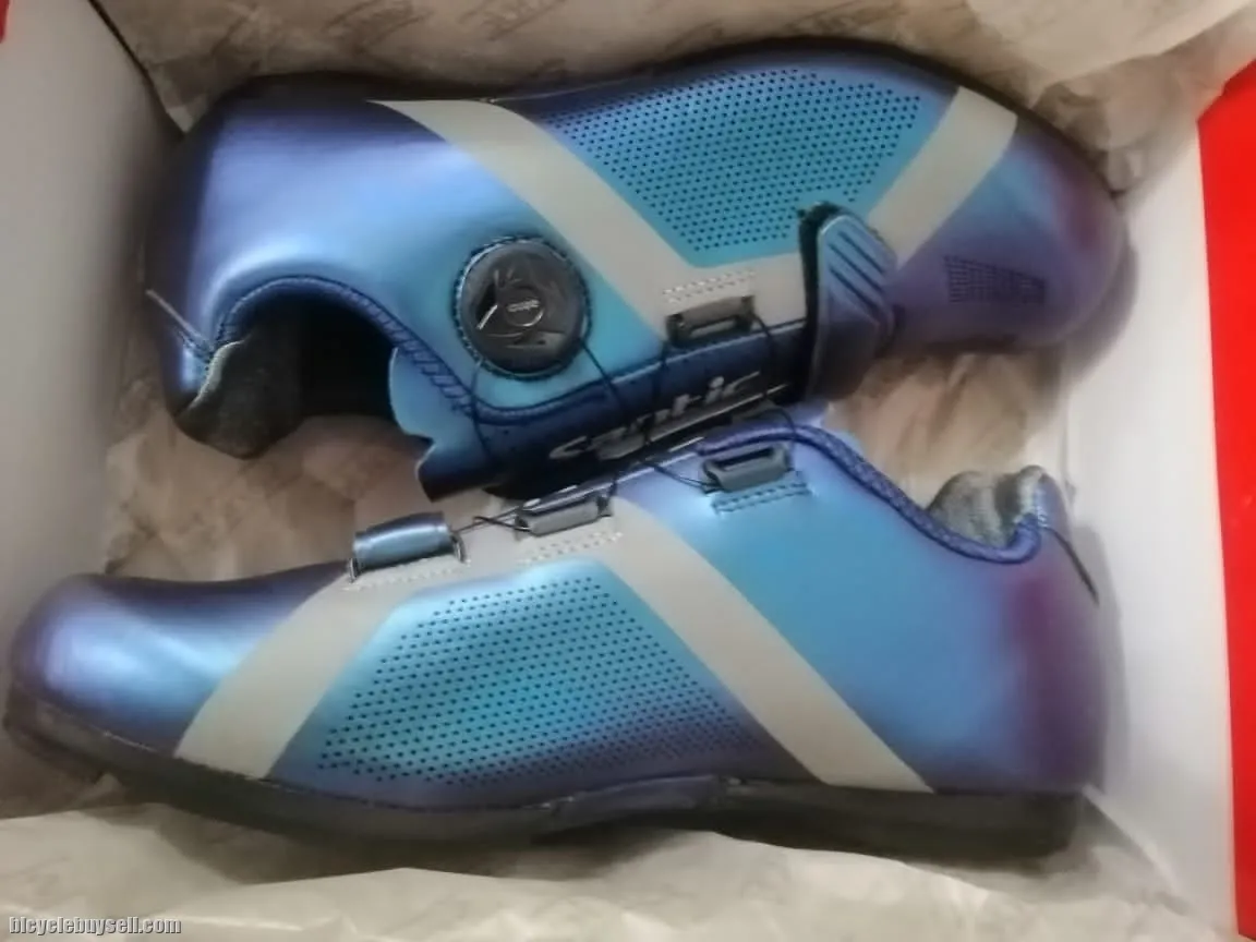 Santic cycling shoe