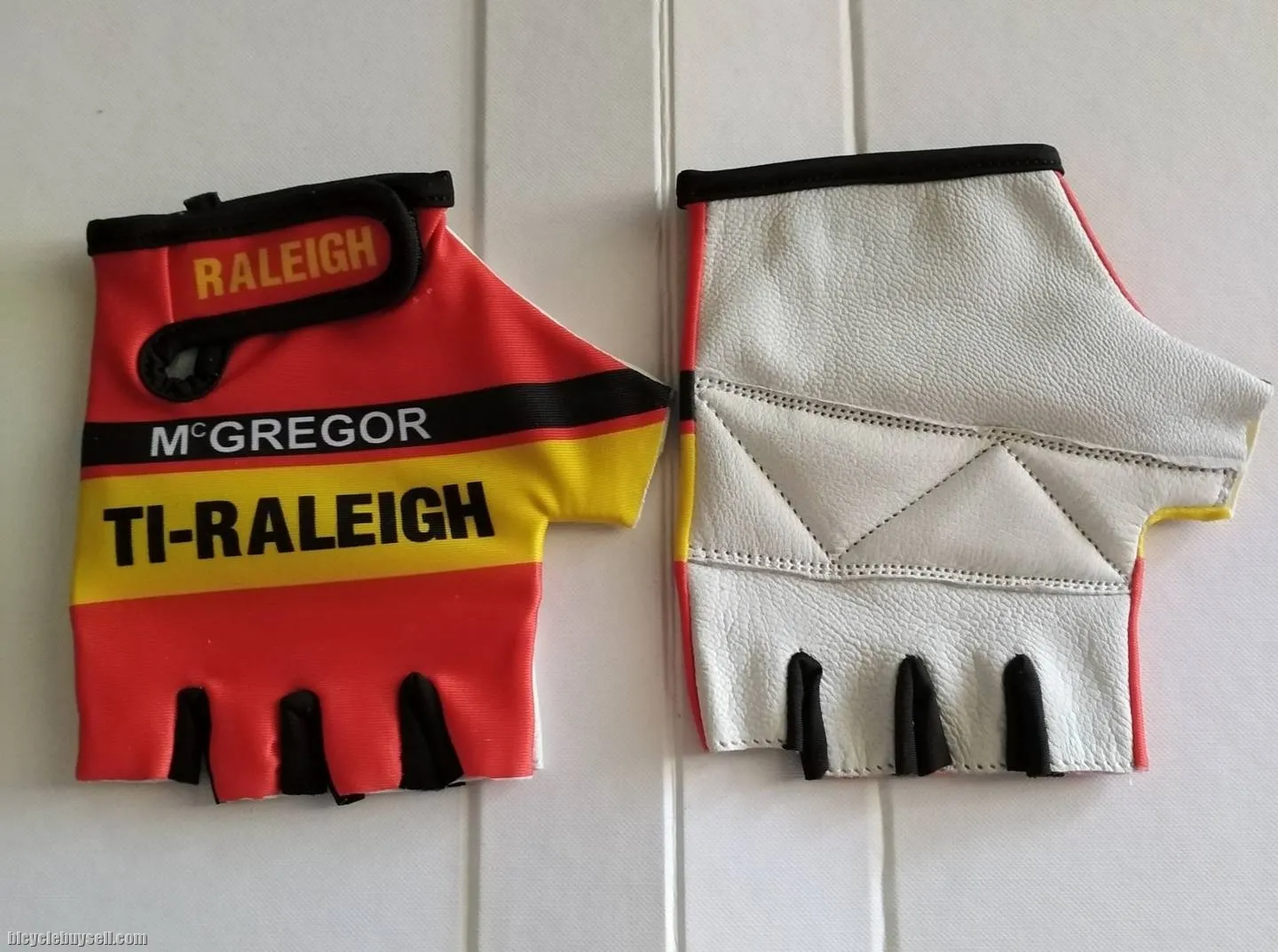 Cycling Cap and Gloves Raleigh TI