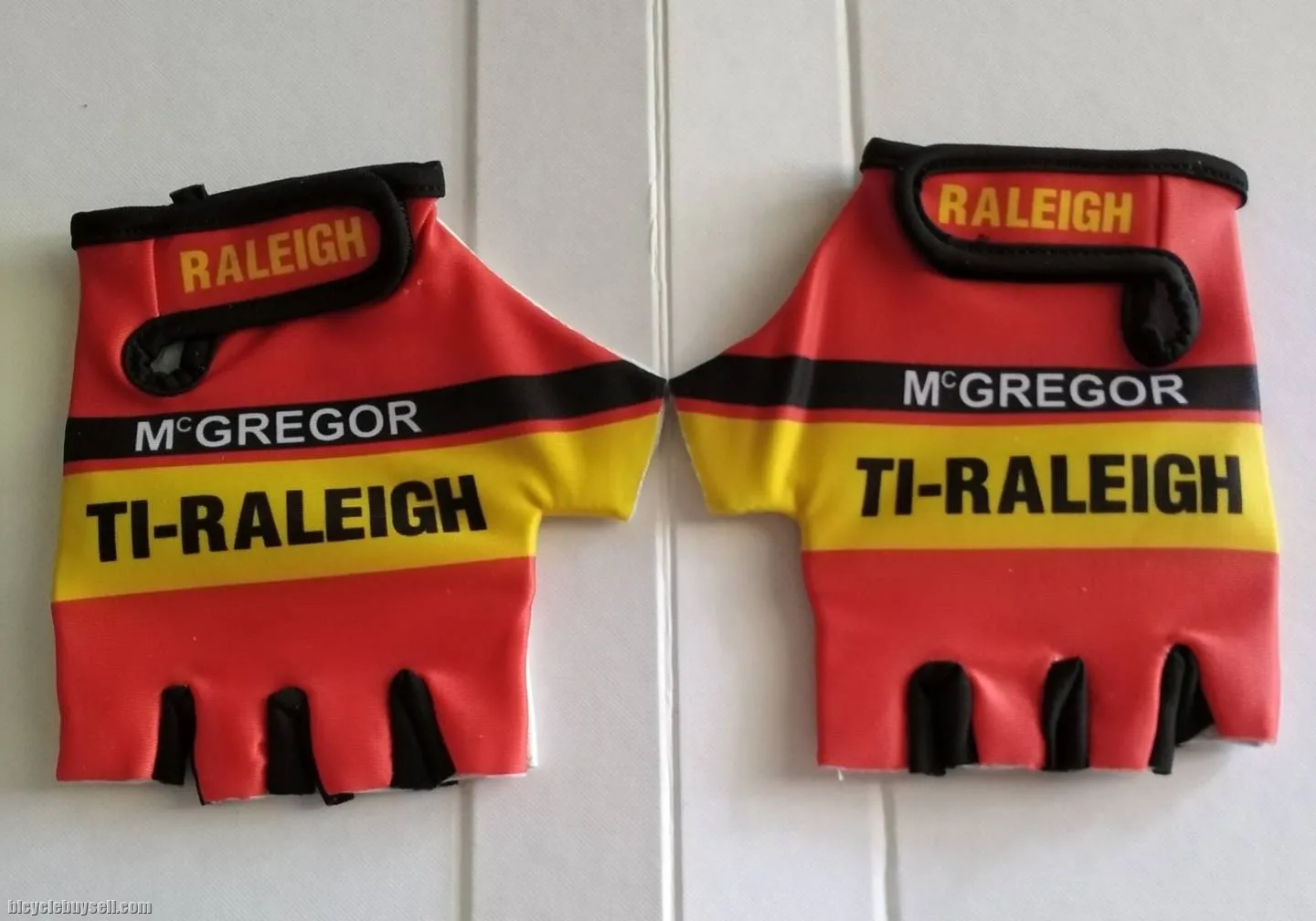 Cycling Cap and Gloves Raleigh TI