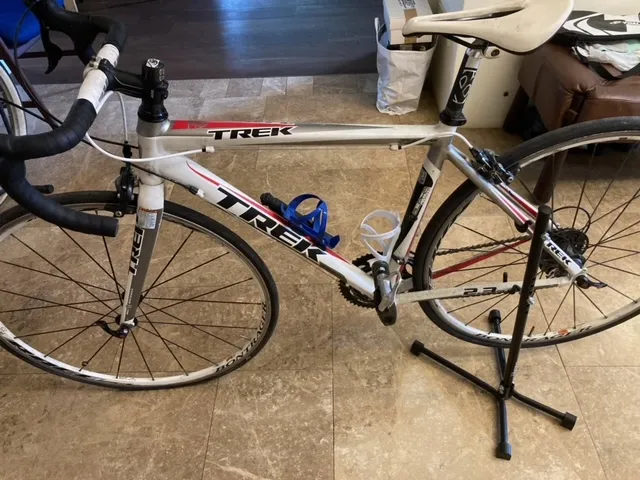 Trek Madone 2.3 Alpha road bike 2013