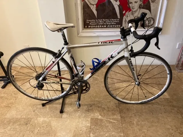 Trek Madone 2.3 Alpha road bike 2013