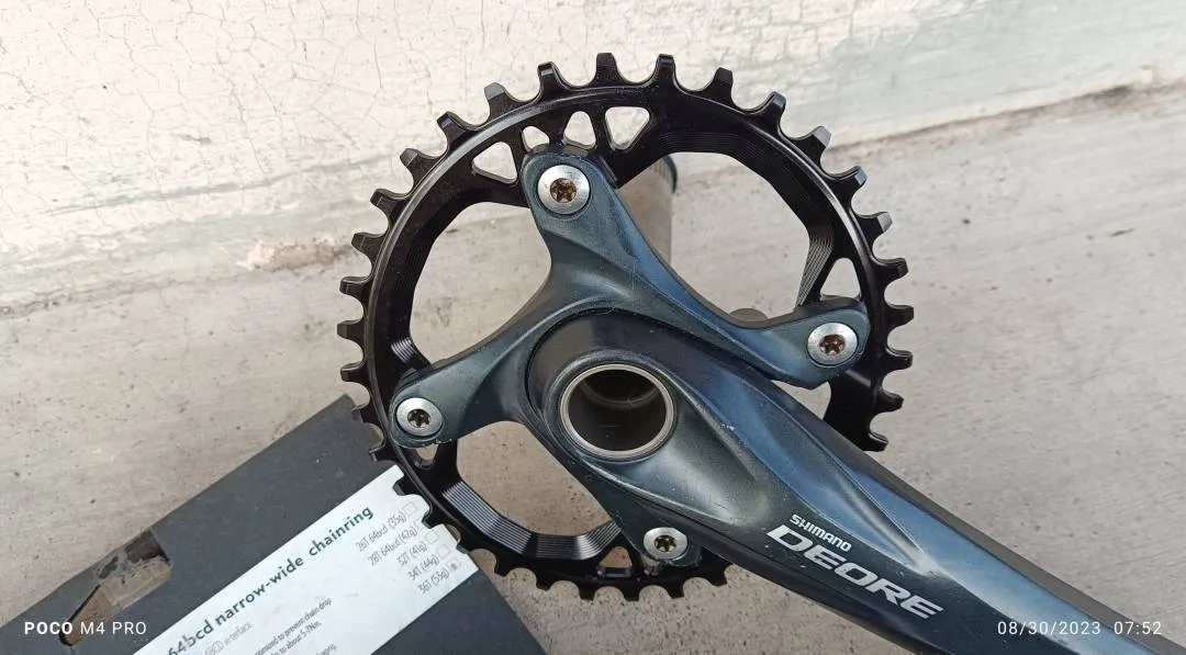 New Absolute Black Oval 36t Chainring pair with Shimano Deore M615 Crankset