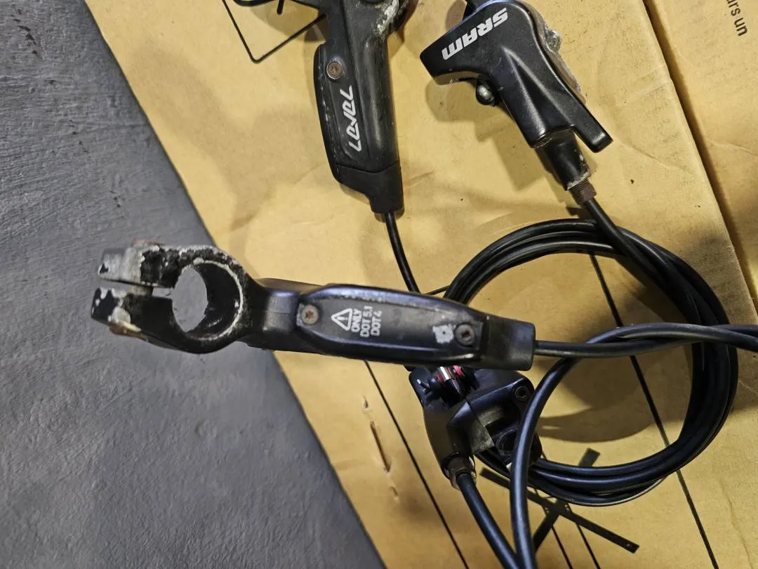 SRAM LEVEL Brakeset L/R Used Item