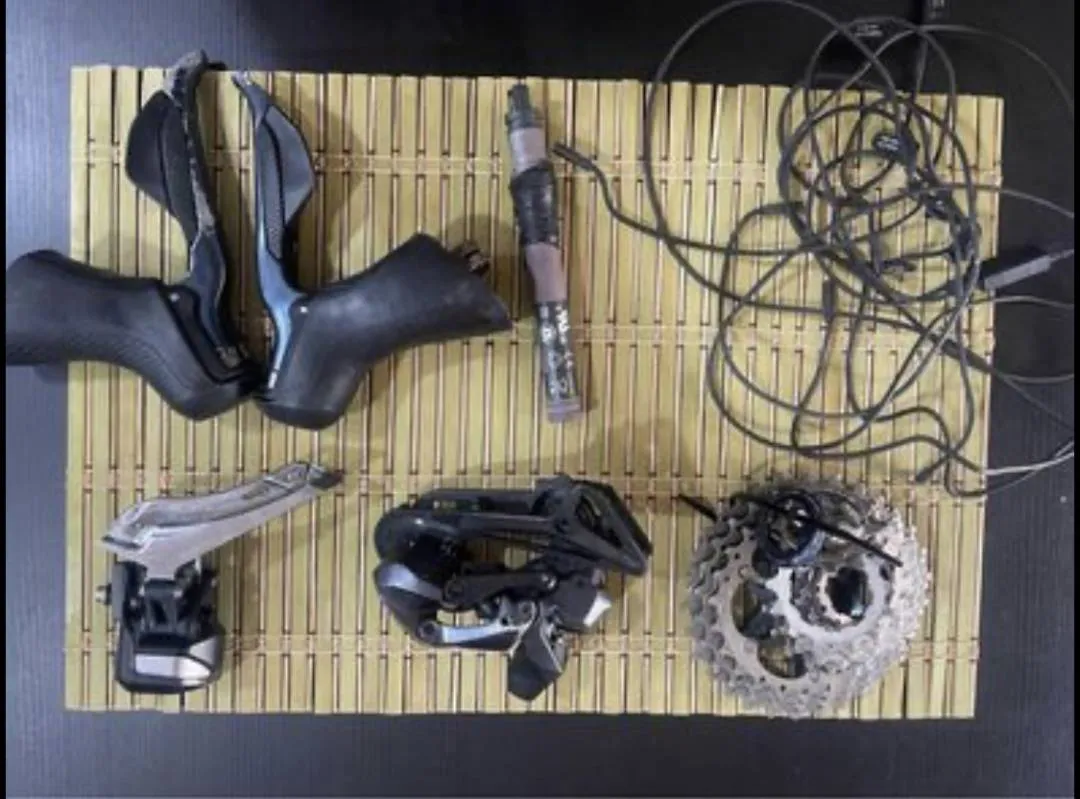 Set groupset Ultegra R8070 11 Speed di2 Upgrade Kit (disc brake) + wheelset carbon Unaas X pro(40mm)
