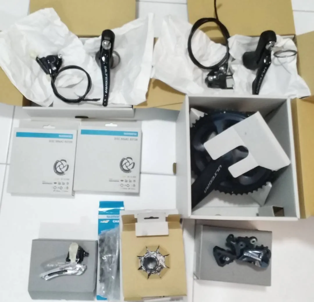 Shimano Ultegra R8020 - mechanical disc (11 speed)- low mileage
