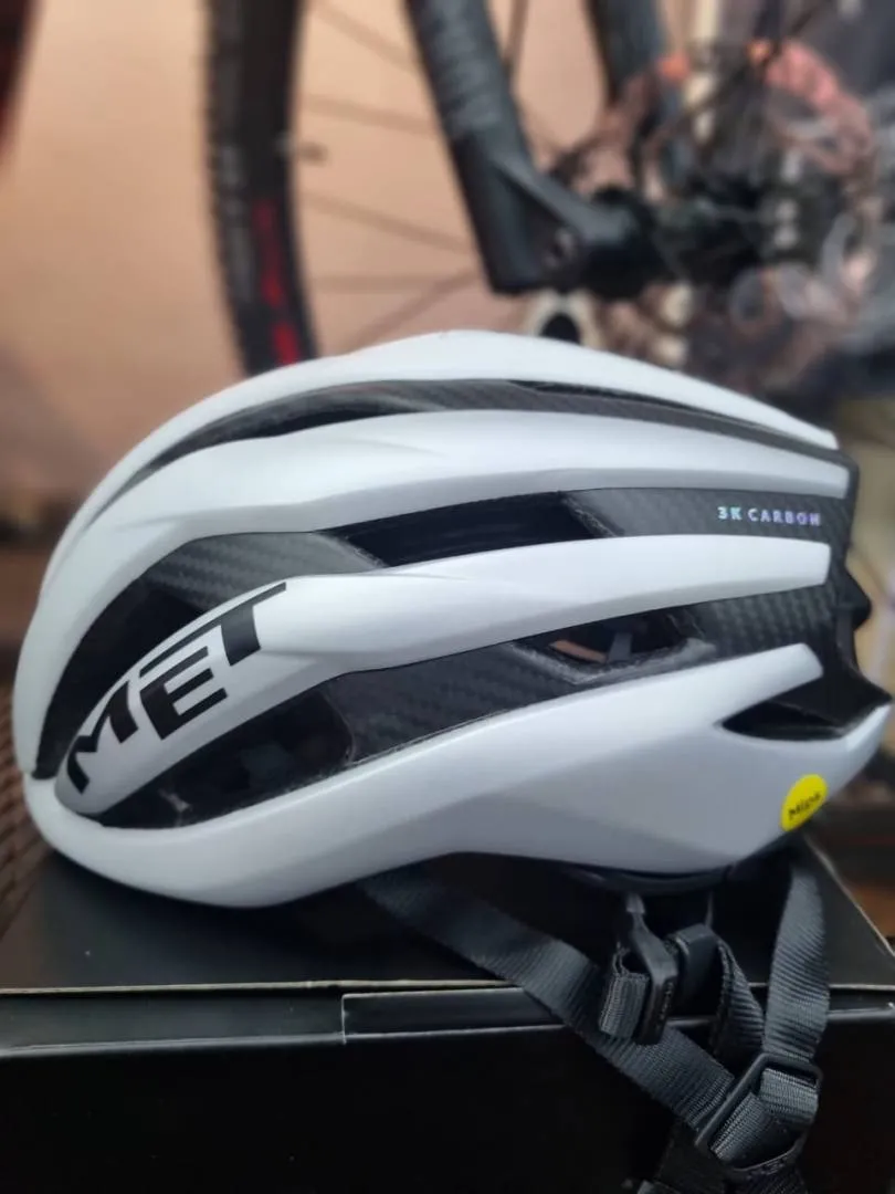 Met Trenta 3k Carbon Helmet size (56/58)