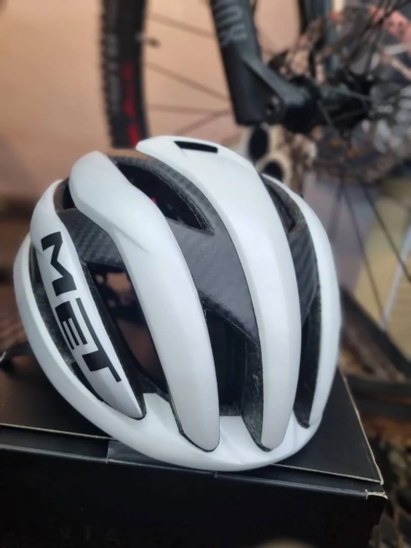 Met Trenta 3k Carbon Helmet size (56/58)